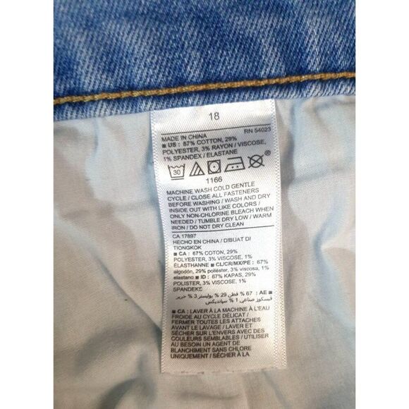 Old Navy Womens Plus Jeans 18 Mid-Rise Boyfriend Curvy Comfy Stylish Streetwear - Picture 6 of 6